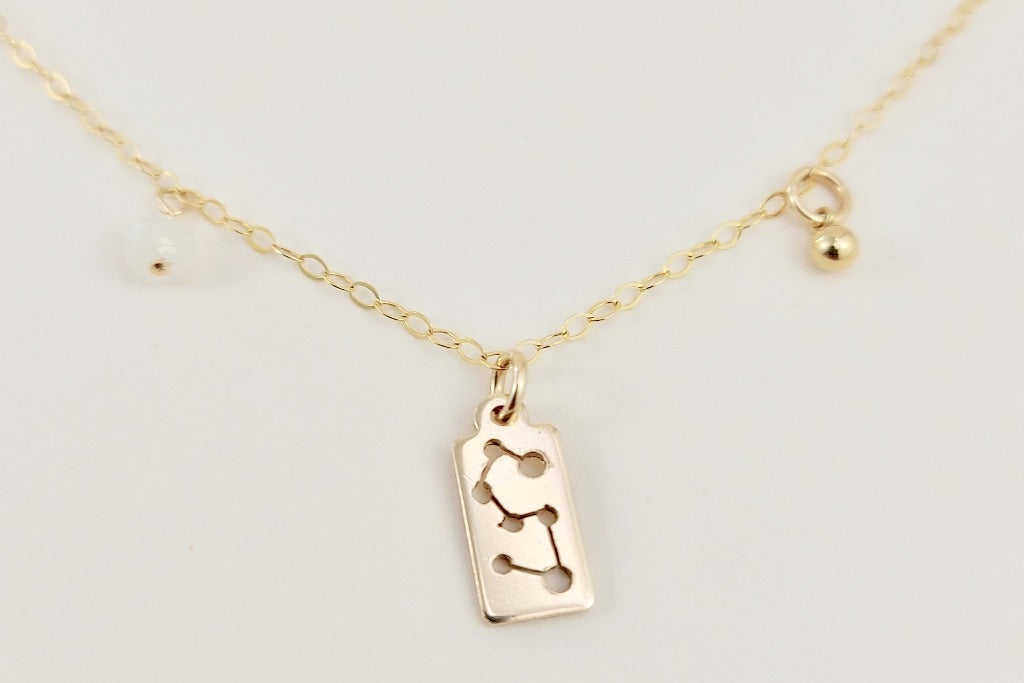 The gold leo necklace